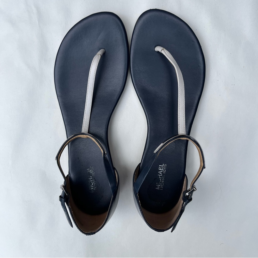 🏔️ Michael Kors Women’s Navy Flat Strap Sandals Size 9
